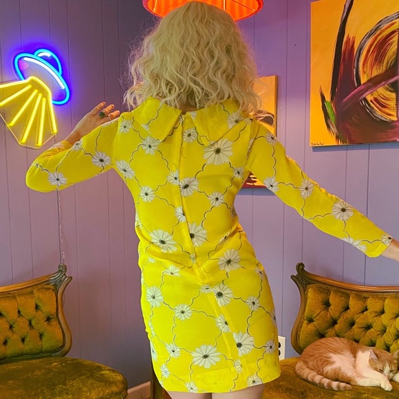 ❌SOLD🏷Vintage 1960s Flower Power mini dress - Picture 7 of 11